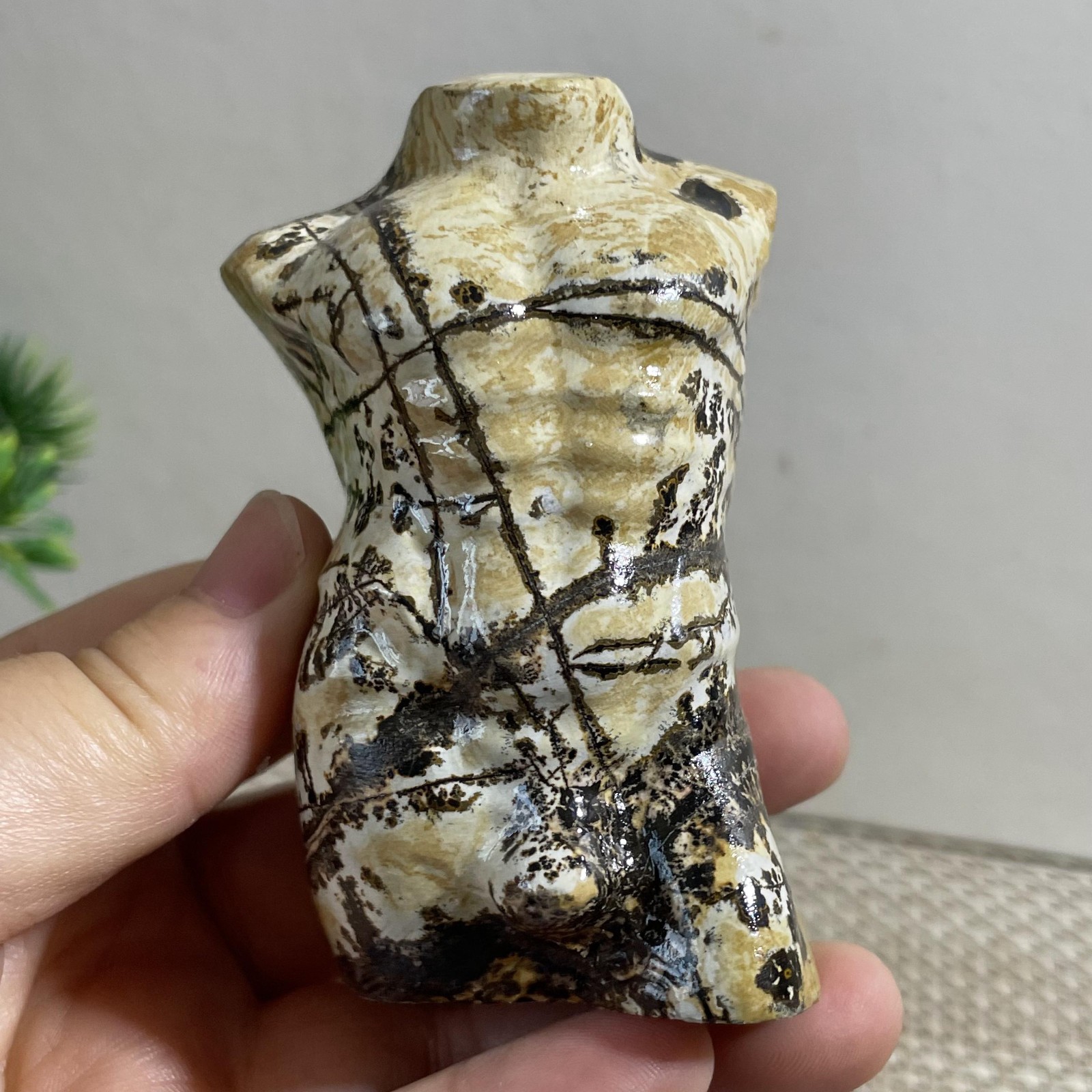 206g Rare natural Chinese painting hand carved male model