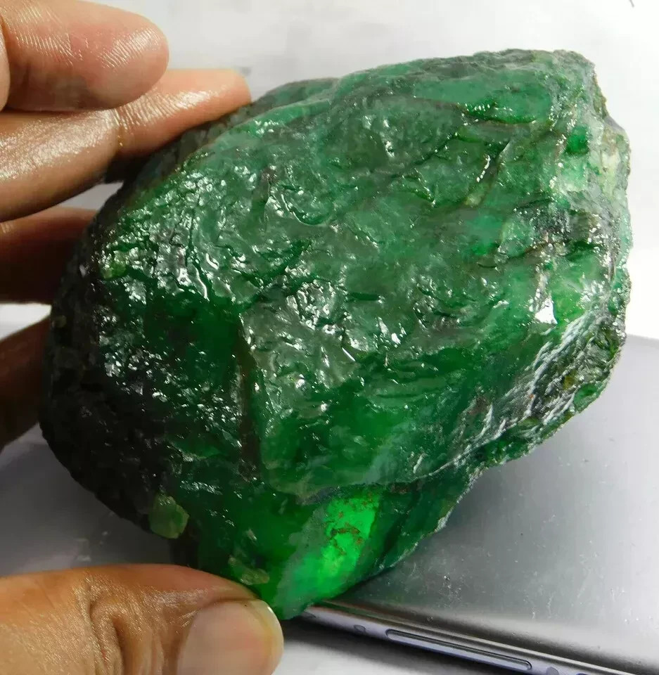 Natural Dyed Green Emerald Rough 800-900 carat Earth Mind Uncut Loose Gemstone