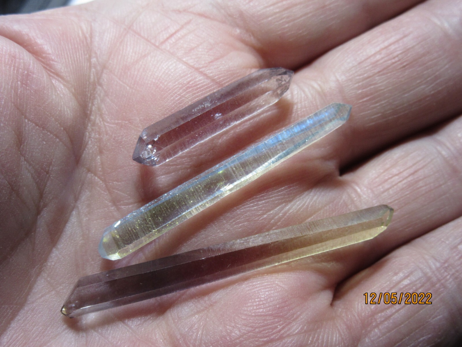 3 Pieces Platinum Coated Natural Quartz Points 2 to 1 ” Long Reiki 3PCQP-1