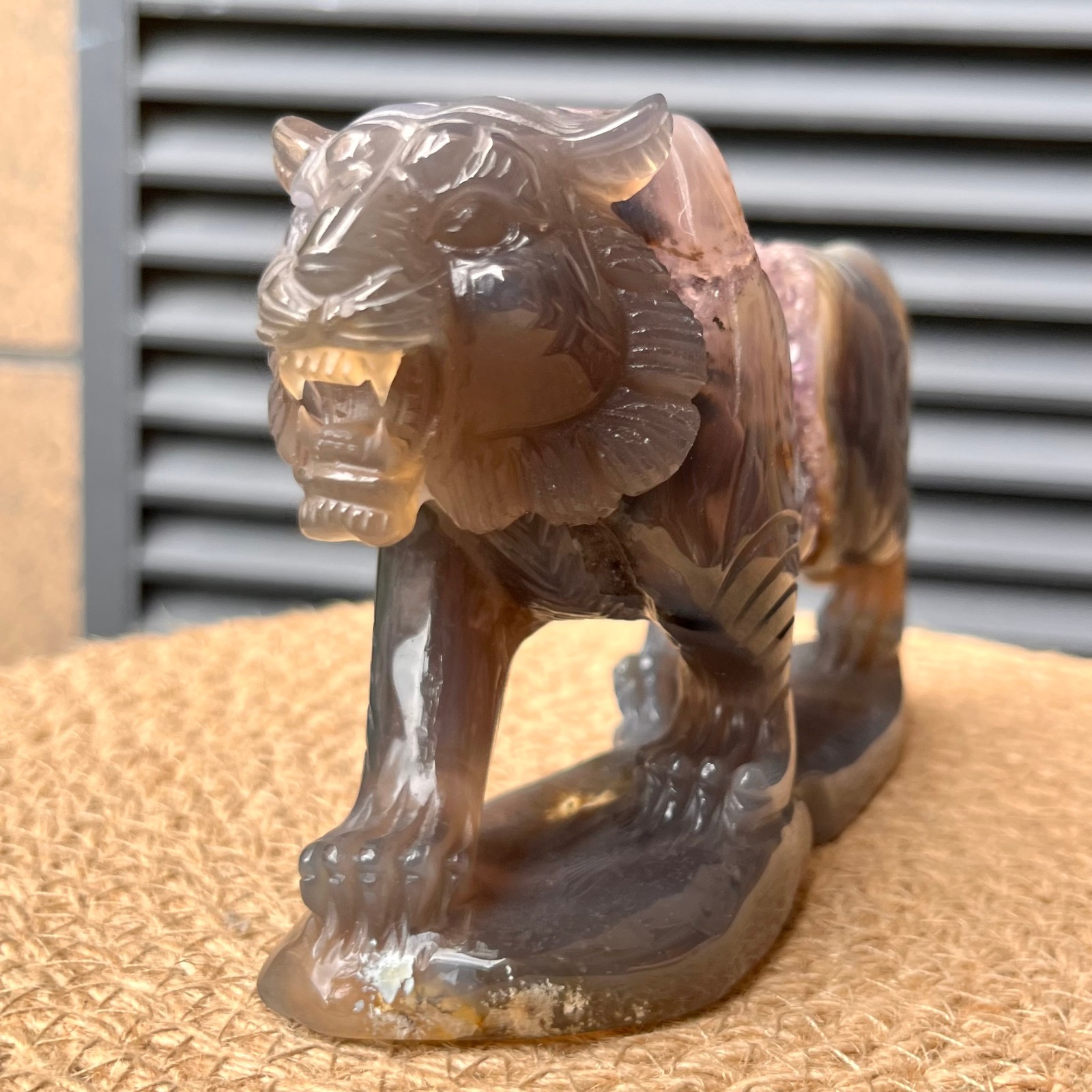 Natural Crystal Tiger Figurine Agate Traditional Stone Art Decor 860 g