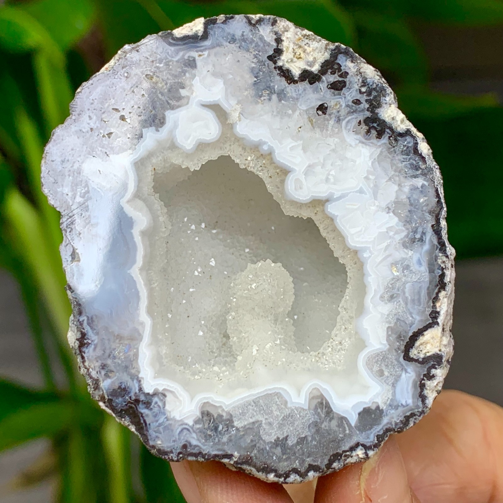 126G Natural agate geode quartz crystal rough sample spiritual energy repairA419