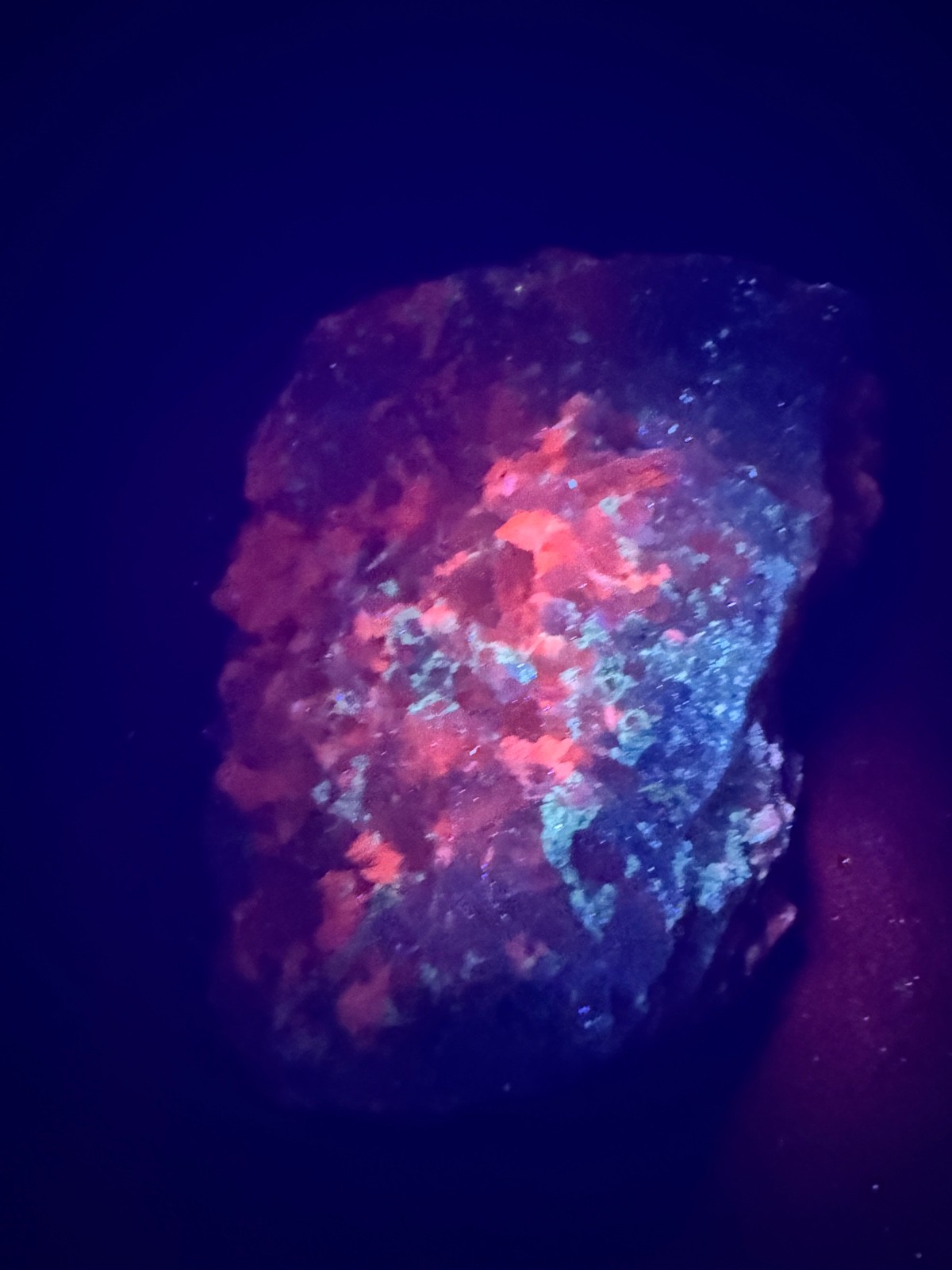 6342 Pink Petal Coin Calcite with Green Mica and FABULOUS UV 140g Fu Jian