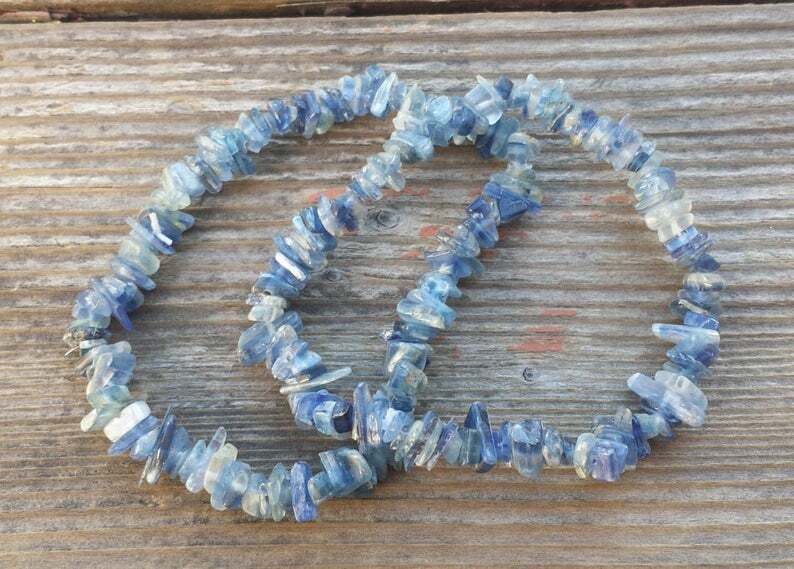 NATURAL KYANITE STONE GEMSTONE STRETCHY CHIP BRACELET