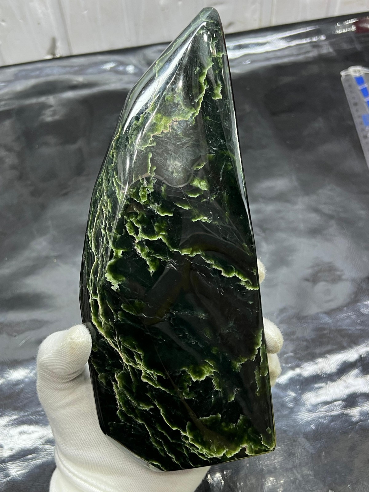 1.9kg Nephrite Jade Polished Stone Natural Green Crystal Mineral Specimen.