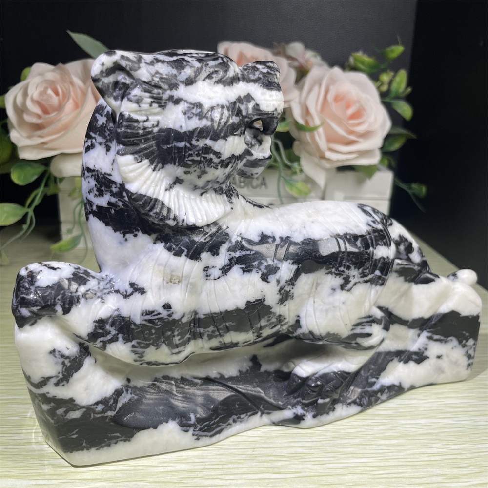 5.5LB 7.8″Black And White Zebra Jasper Lion Crystal Quartz Carving Courage Decor