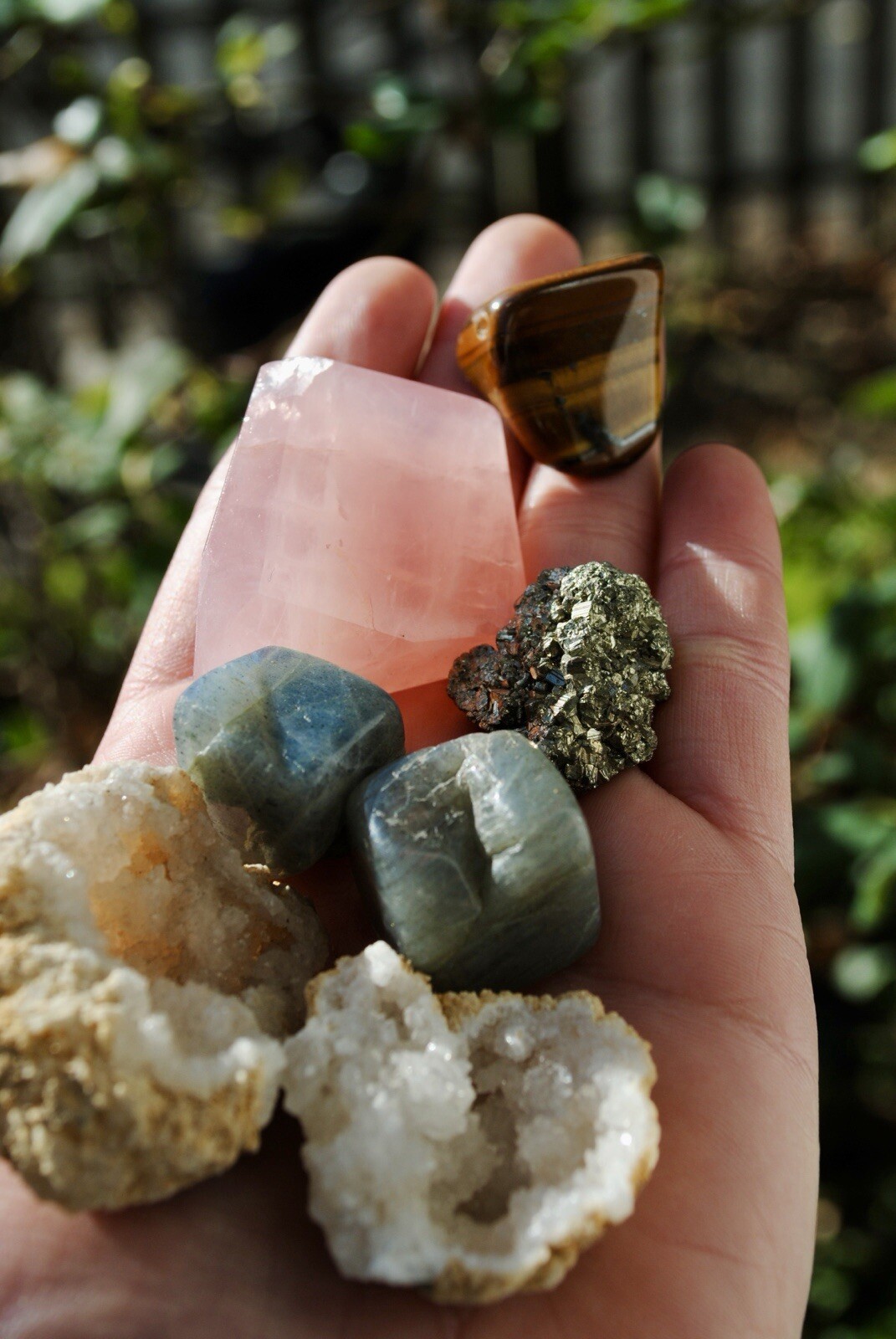 Multi Crystal Grab Bag W/ Geodes, Tumbles, & Polished Stones