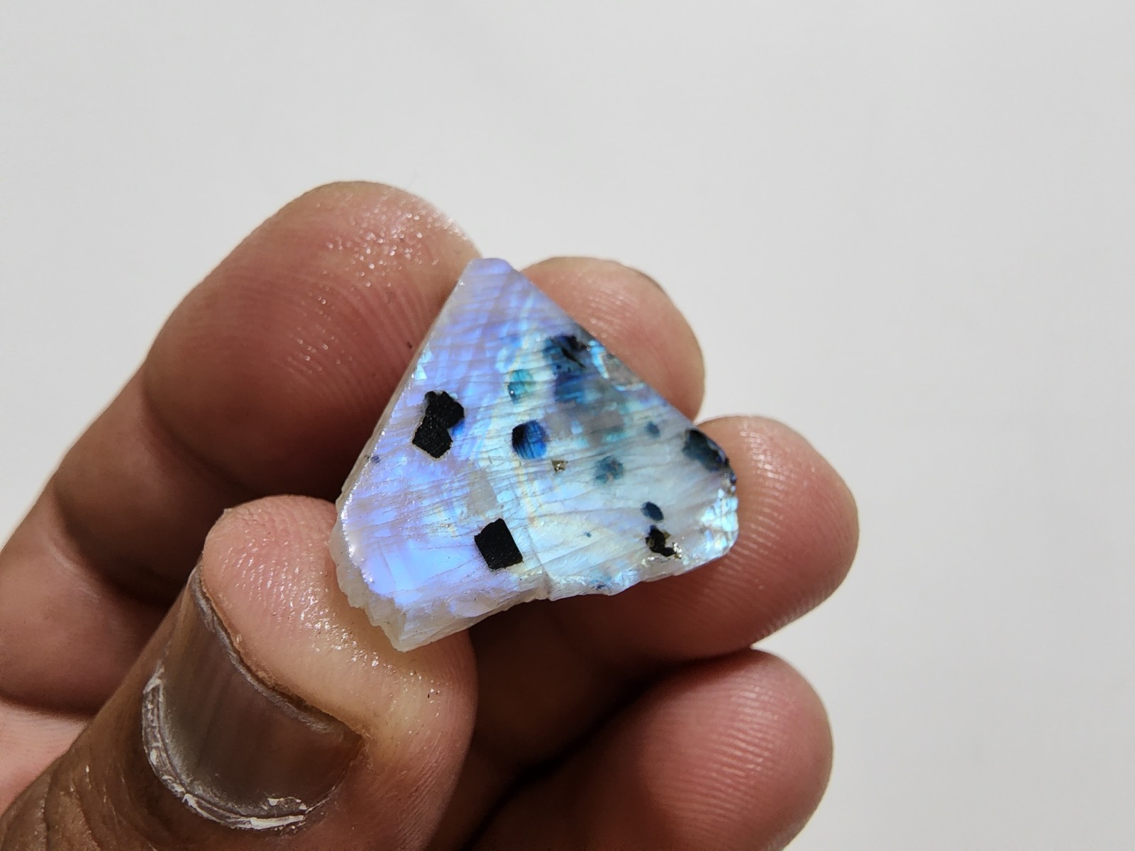 AAA+ Blue Fire White Rainbow Moonstone 29 Crt Rough Loose Gemstone For Jewelry