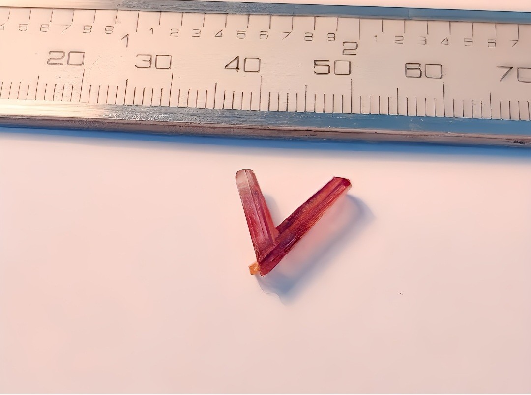 LARGE RARE RED,PERFECT V SHAPE TWINNED COLOR CHANGE DIASPORE ZULTANITE CRYSTAL