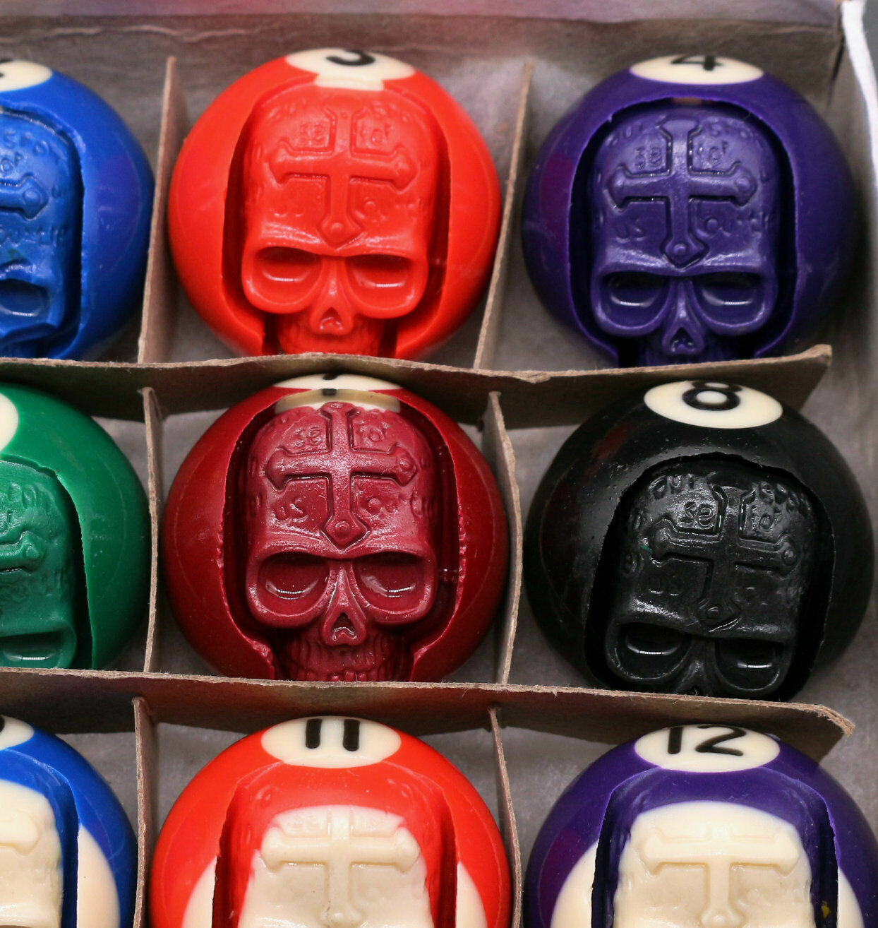 Hand Carved Head Human Skull in Billiard Pool Ball 1 Set of 16 Billiard + STAND