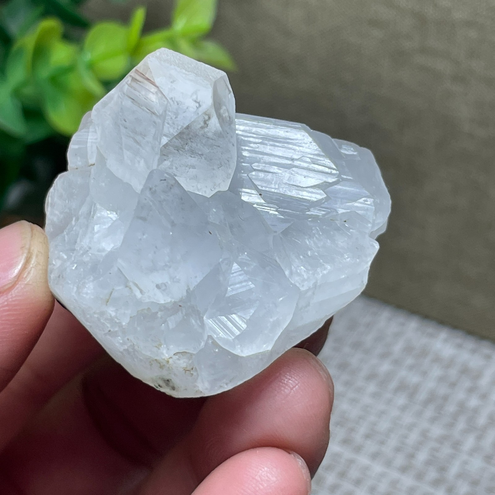 White crystal Rough Stone Gem crystal Mineral Specimen 49g 37*36*28mm E6525