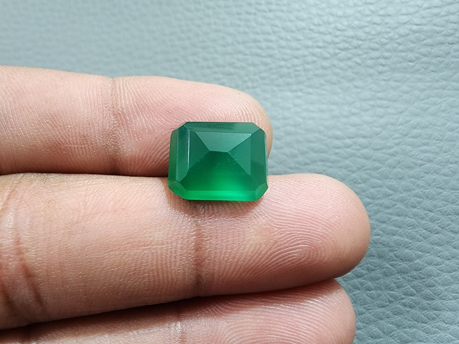 8 Crt Glowing A+ Green Onyx Faceted Gemstone Emerald Cut Jewelry Stone For Ring