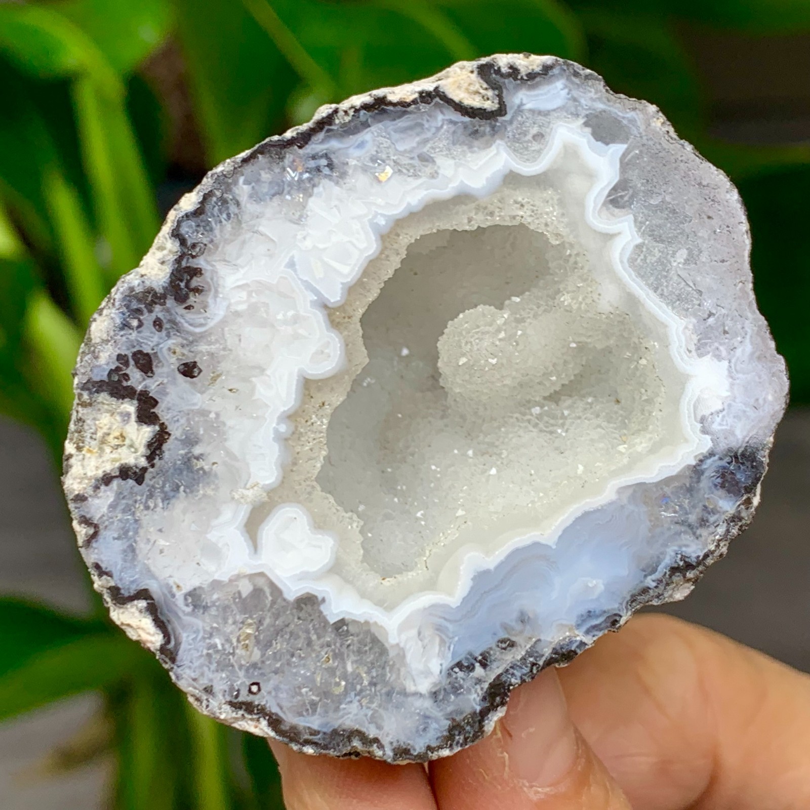 126G Natural agate geode quartz crystal rough sample spiritual energy repairA419
