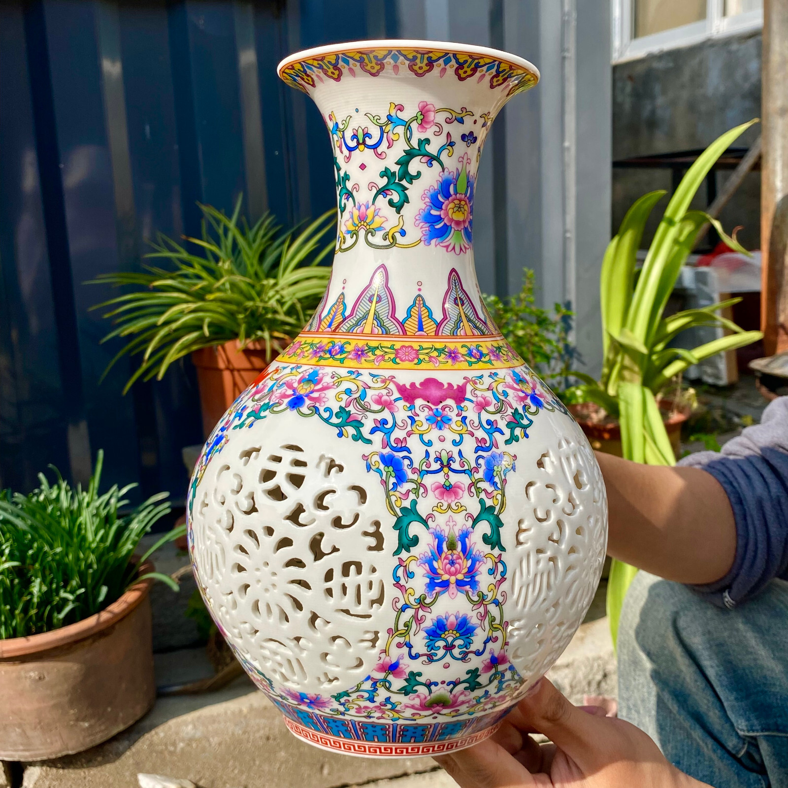 1.83LB Classic landscape painting poetic ceramic vase from Jingdezhen, China