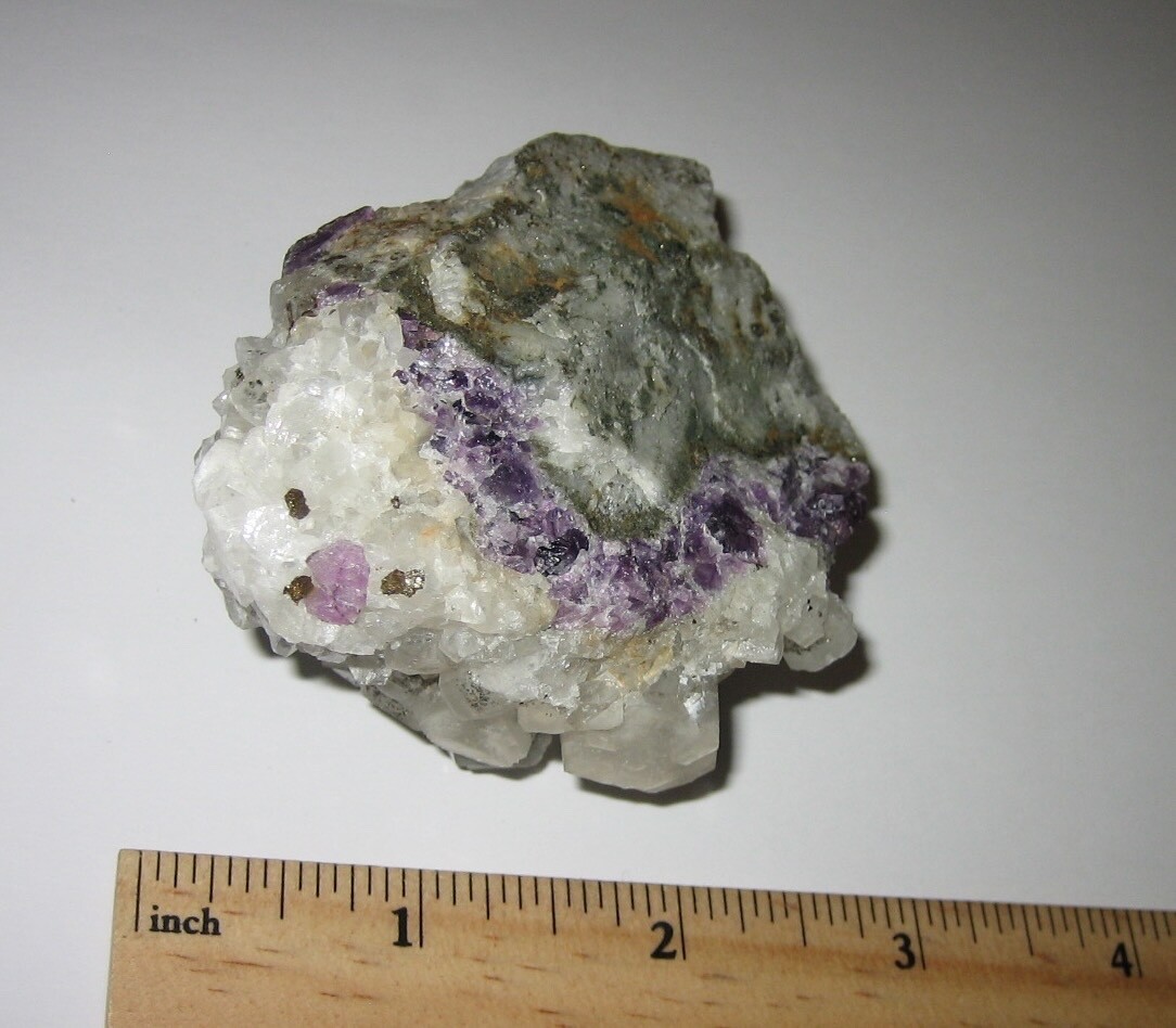 3″ CALCITE CRYSTAL CLUSTER W/ FLUORITE CHALCOPYRITE FROM CT, USA ~ 202.3grams *A