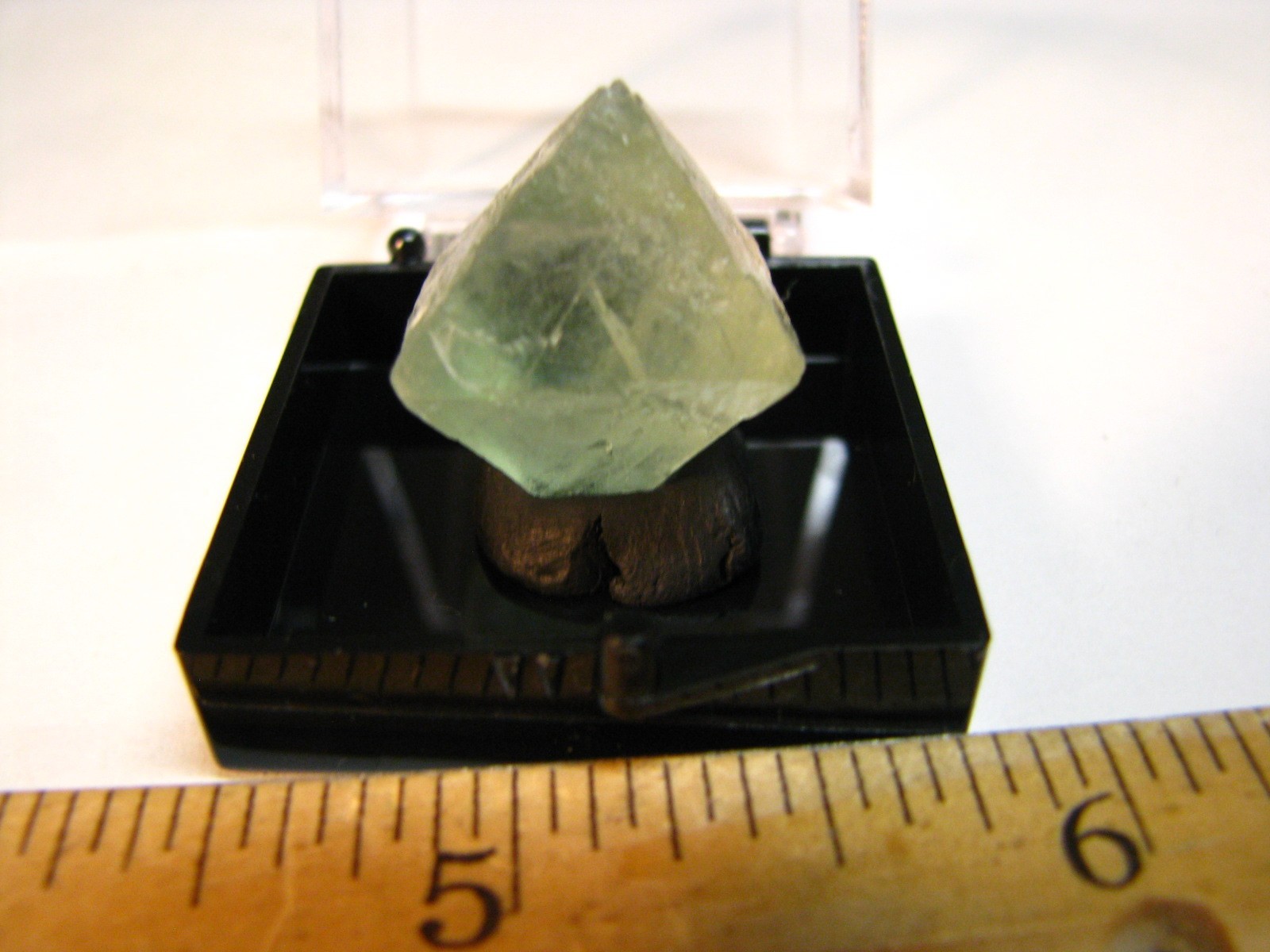 44ct GREEN OCTAHEDRON FLUORITE THUMBNAIL .9x.9x.9inch DE’AN JIANXI CHINA #234