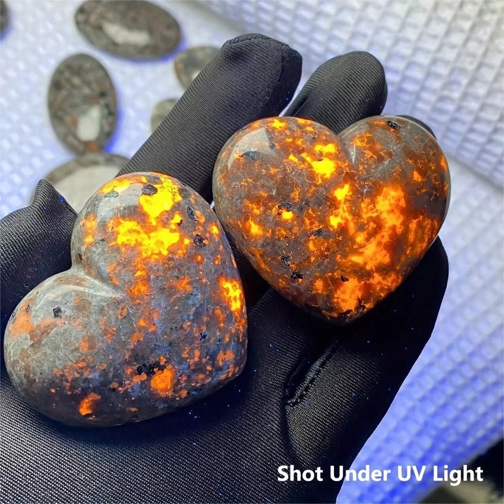 Natural Yooperlite Heart Tumbled Stone UV Light Glow Reactive Sodalite Gemstone