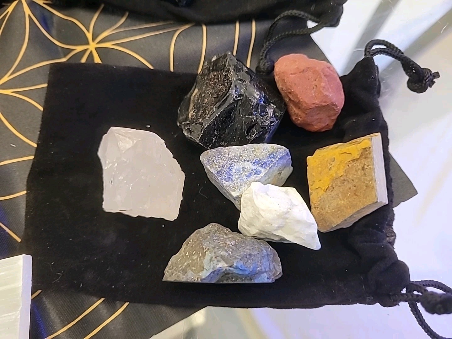 100s Gems, Crystals, Stones, Rocks, From All Over The World In Gift Box