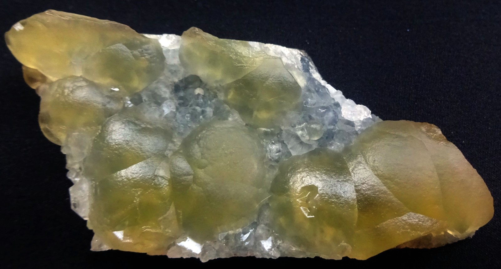 STUNNING FLUORITE BALLS ON MM QUARTZ MATRIX MINERALS SPECIMENS