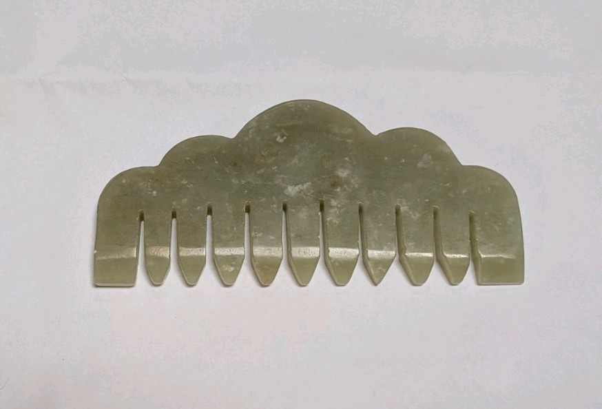 Jade Green Cloud Shape Wide-Tooth Hair Comb Crystal Hand Carved 3.5 In