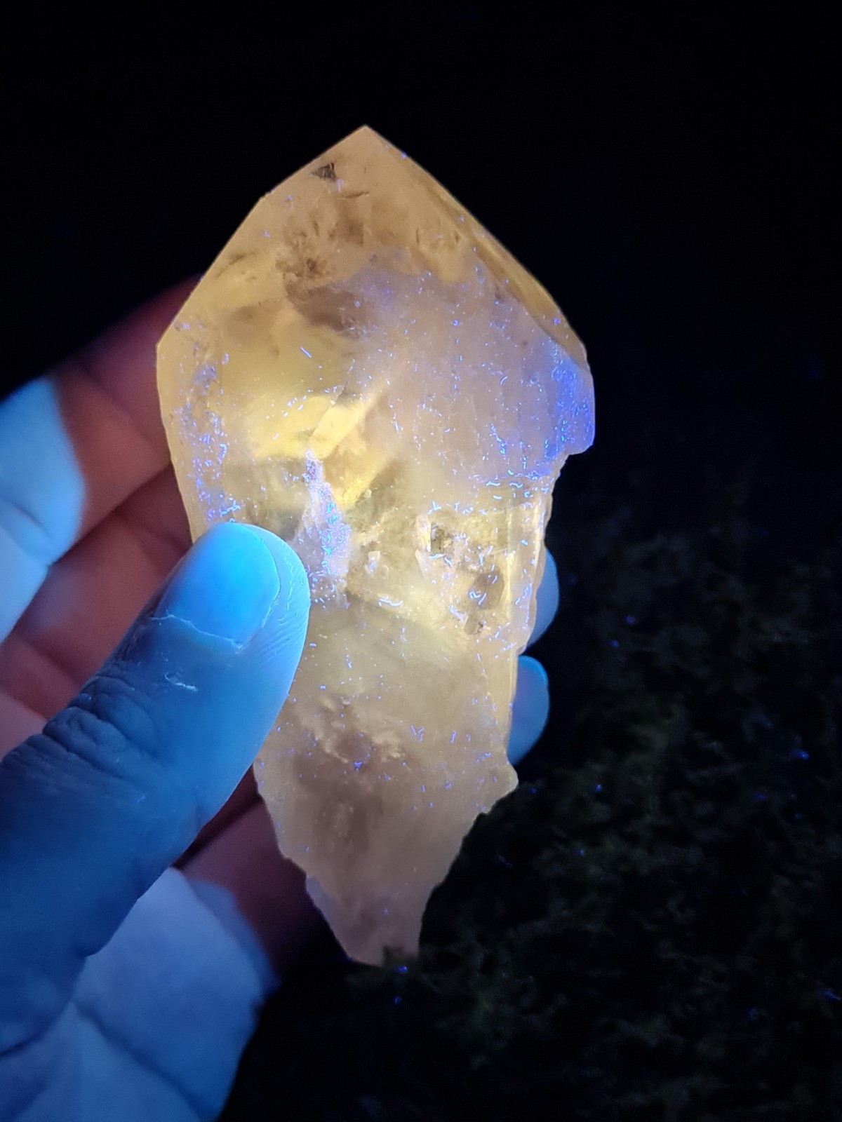 Powellite Amethyst Rough Point Wand From Bahia, Brazil, Uv-reactive, 138g