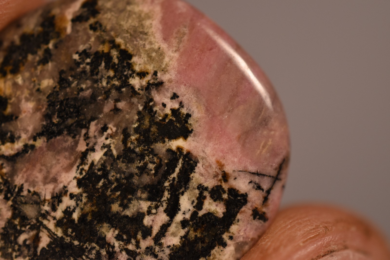 *RHODONITE* Flat Stone 2.7cm 9.3g Worry Palm Thumb Love Relaxation