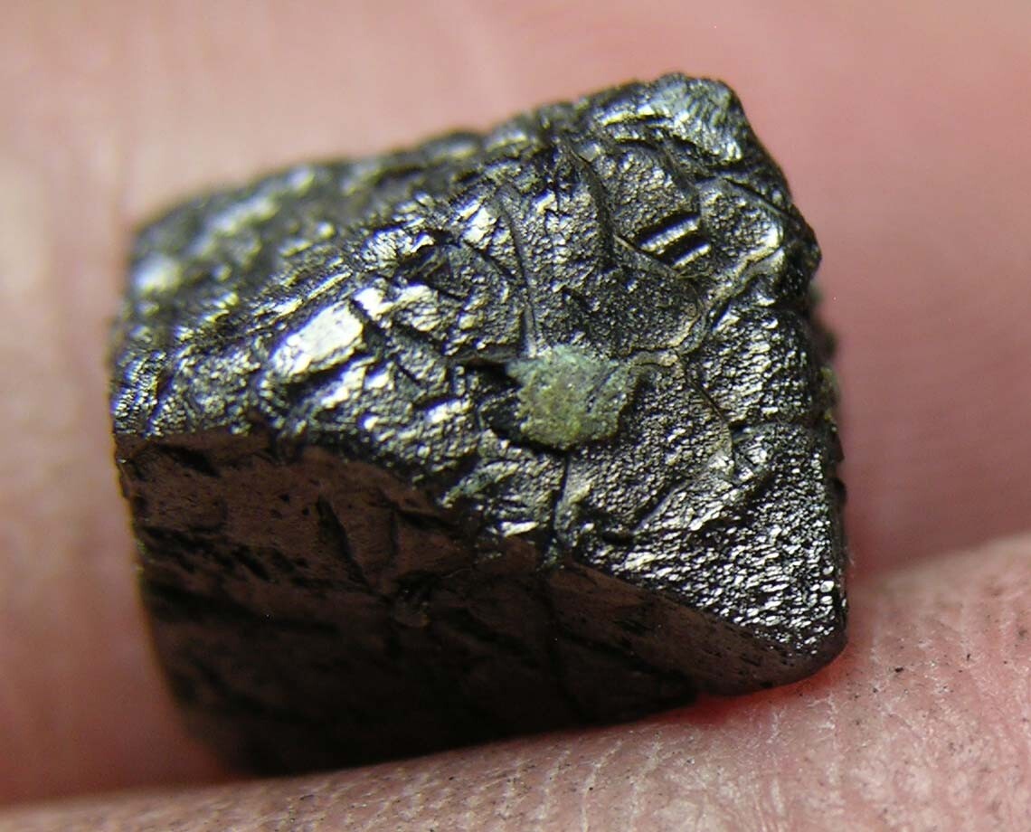 #27 Pakistan 11.25ct Natural Octahedron Magnetite Crystal Specimen 2.20g 13mm