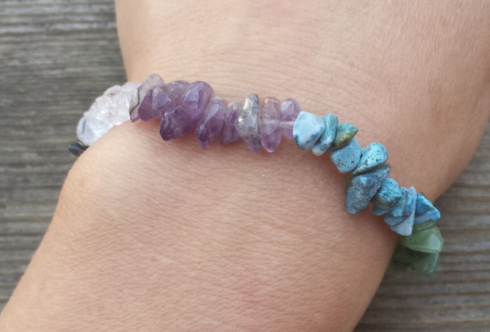 NATURAL 7 CHAKRA STONE GEMSTONE STRETCHY CHIP BRACELET