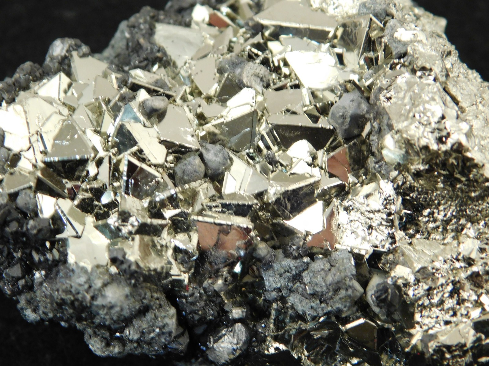 PYRITE Crystal Cluster with AAA PYRAMID Shaped Crystals & Sphalerite Peru 191gr