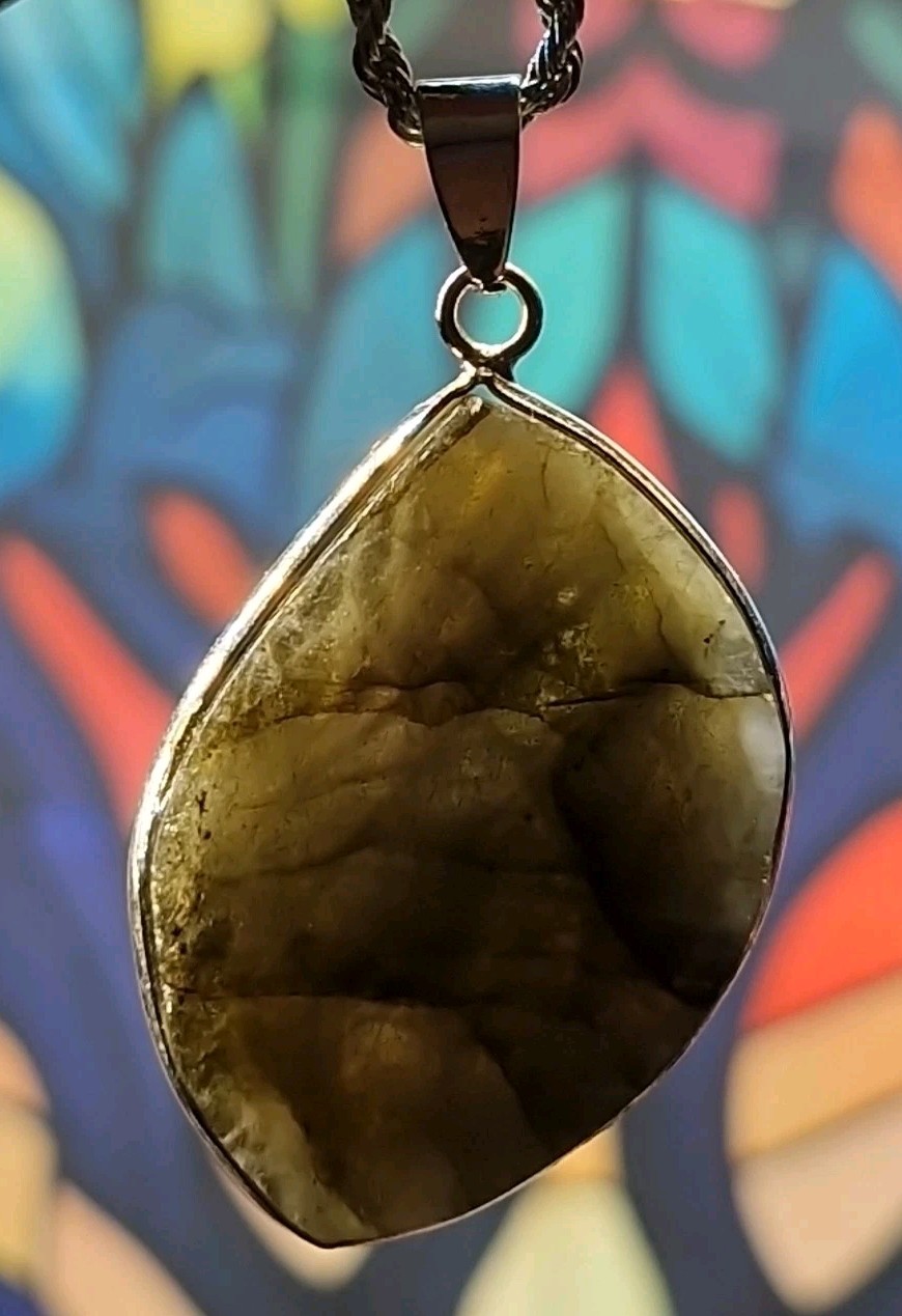 Lovely Labradorite Crystal 3.5cm Pendant On Stainless Steel Twist Chain