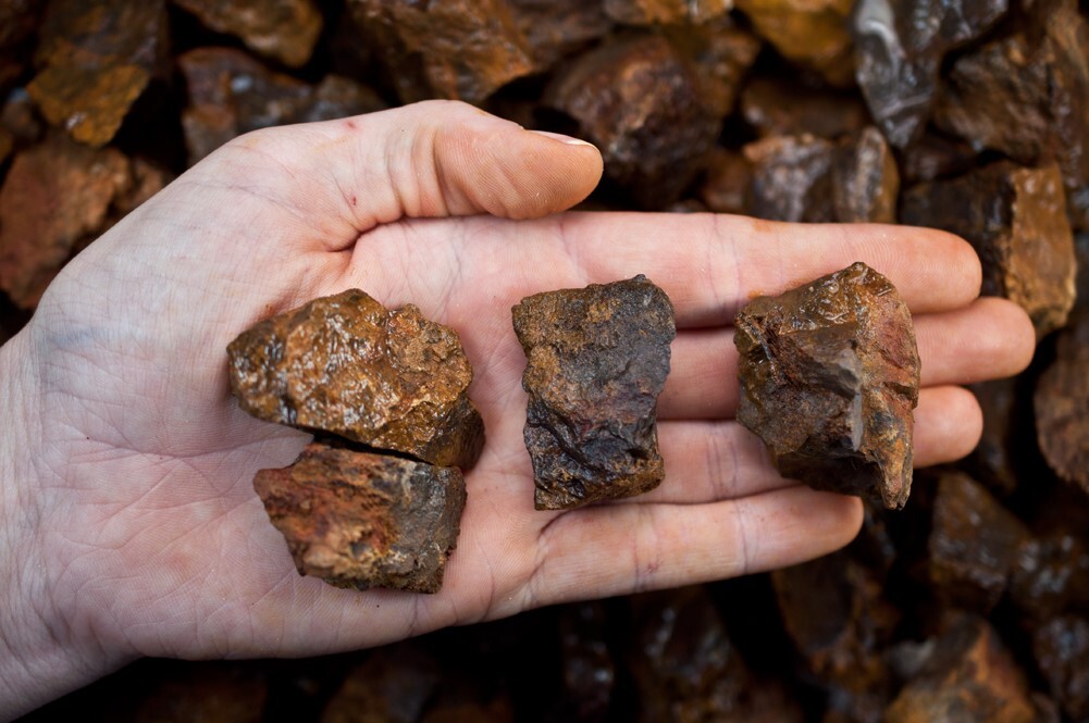 1/4 lb Hematite Rough Stones – Natural Crystal Mineral Rock Tumbling (Mada)