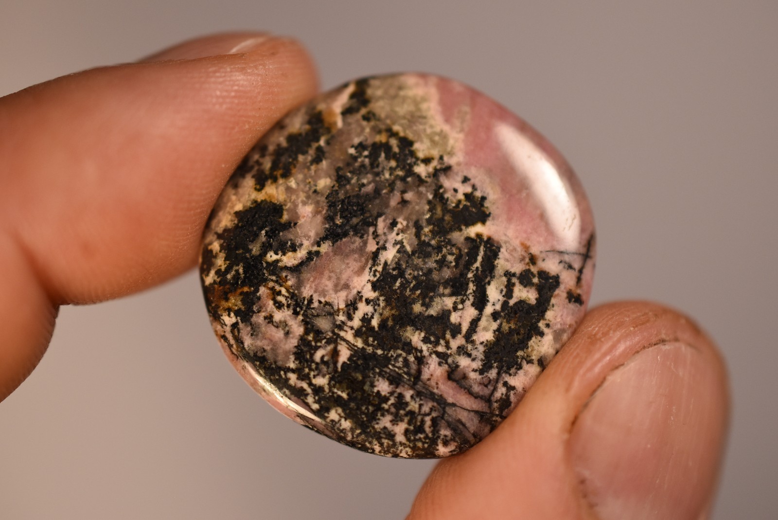 *RHODONITE* Flat Stone 2.7cm 9.3g Worry Palm Thumb Love Relaxation