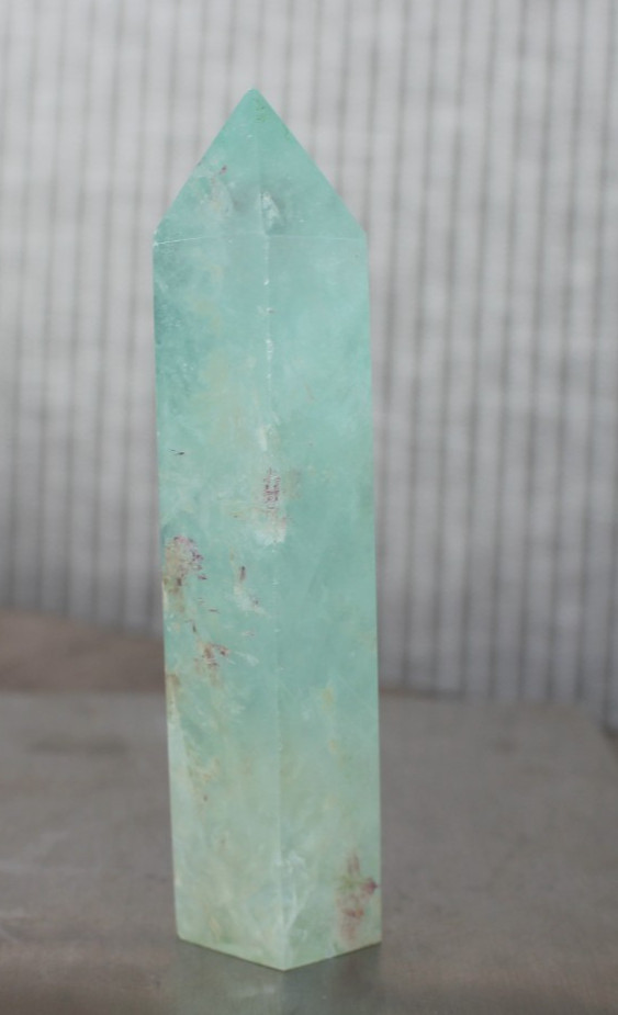 GREEN FLUORITE POINT 3.46 INCHES TALL/ 101.8 GRAMS