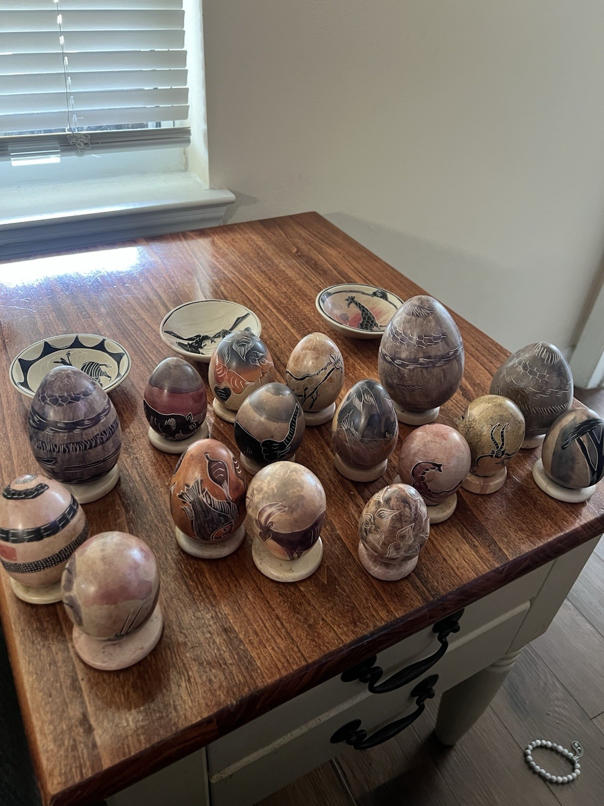 16 Hand Carved Etched Soapstone Egg, Holding Rings, And 3 Bowls. Made In Kenya