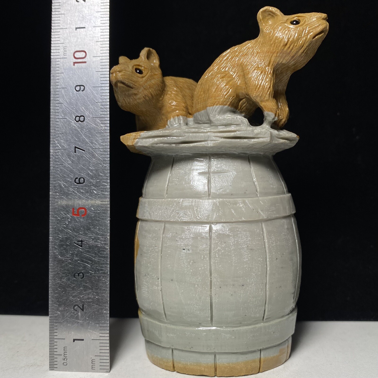 Natural Crystal Cluster Quartz Mineral Specimen Songhua Stone Handcarved Rat