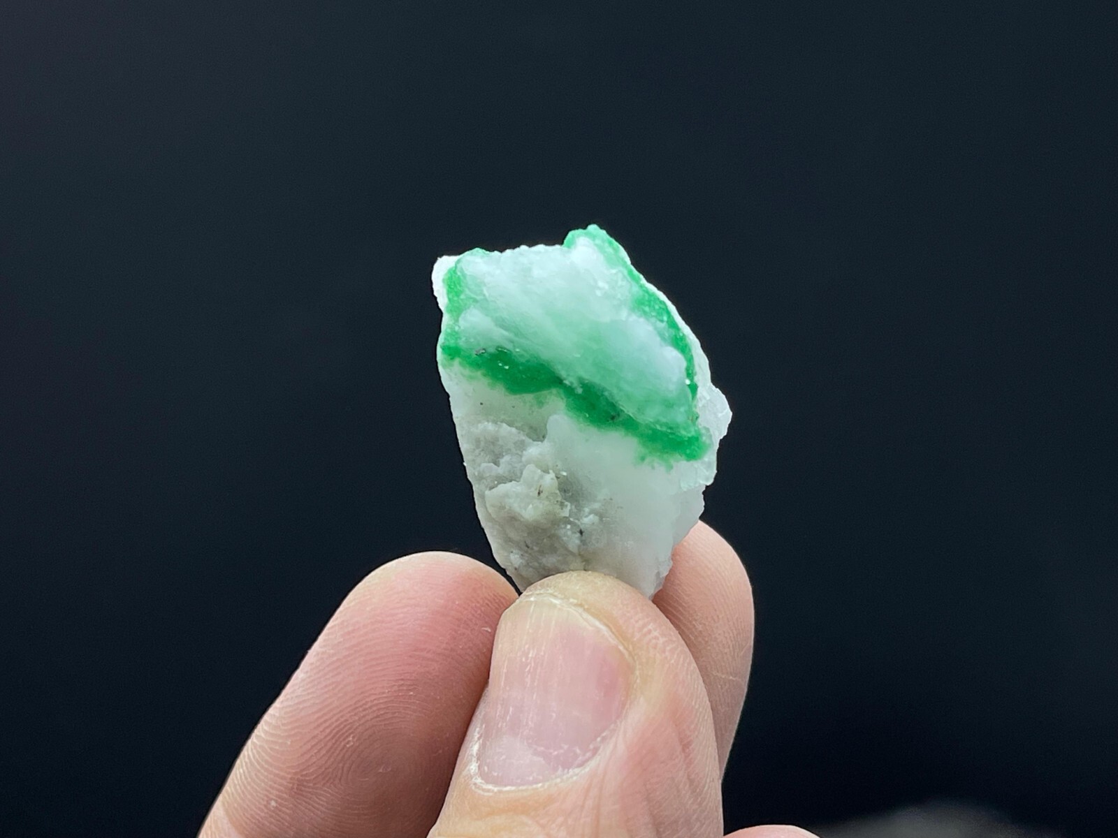 Natural rare vivid green emerald in Quartz matrix mineral specimens 16 pieces…