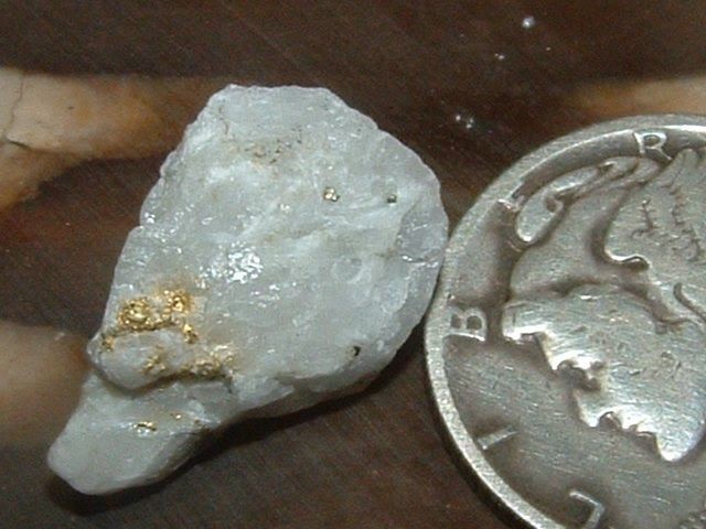 16TO1 MINE GOLD QUARTZ SPECIMEN 1.12 GRAM NATURAL GOLD IN QUARTZ
