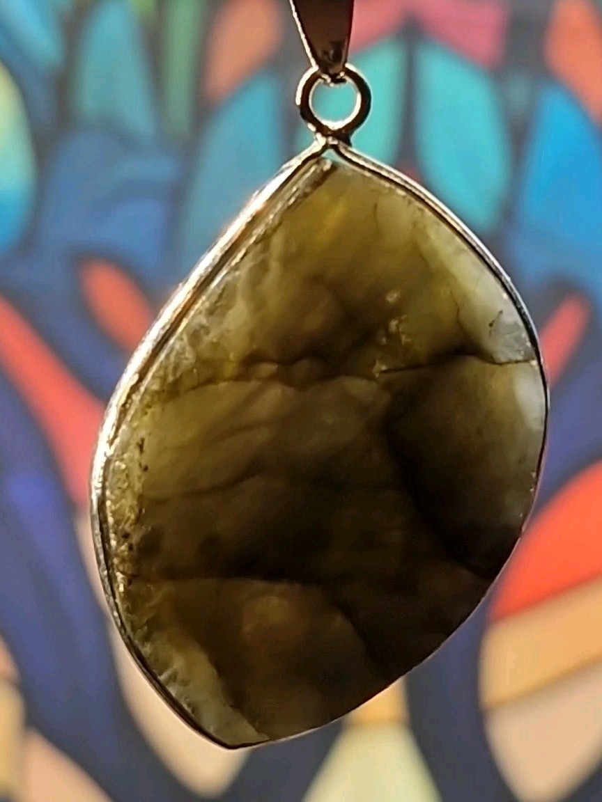Lovely Labradorite Crystal 3.5cm Pendant On Stainless Steel Twist Chain