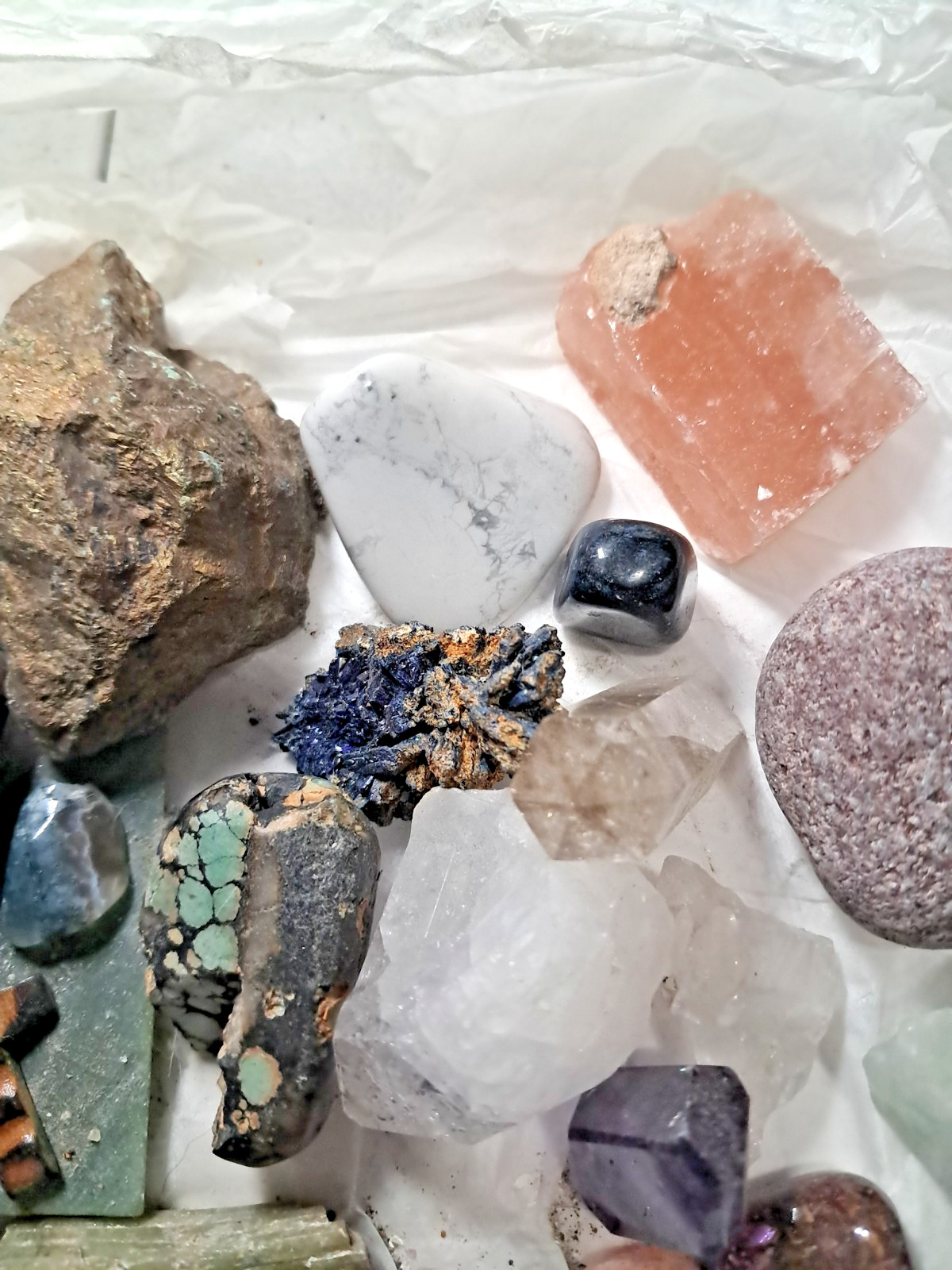Mixed Lot of Assorted Crystals/ Rough & Tumbled Stones 2.7 lbs