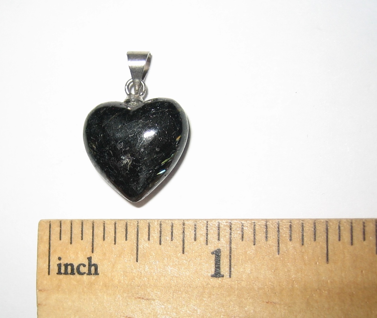 15mm RARE! POLISHED NATURAL AUTHENTIC NUUMMITE STONE HEART PENDANT GREENLAND *1