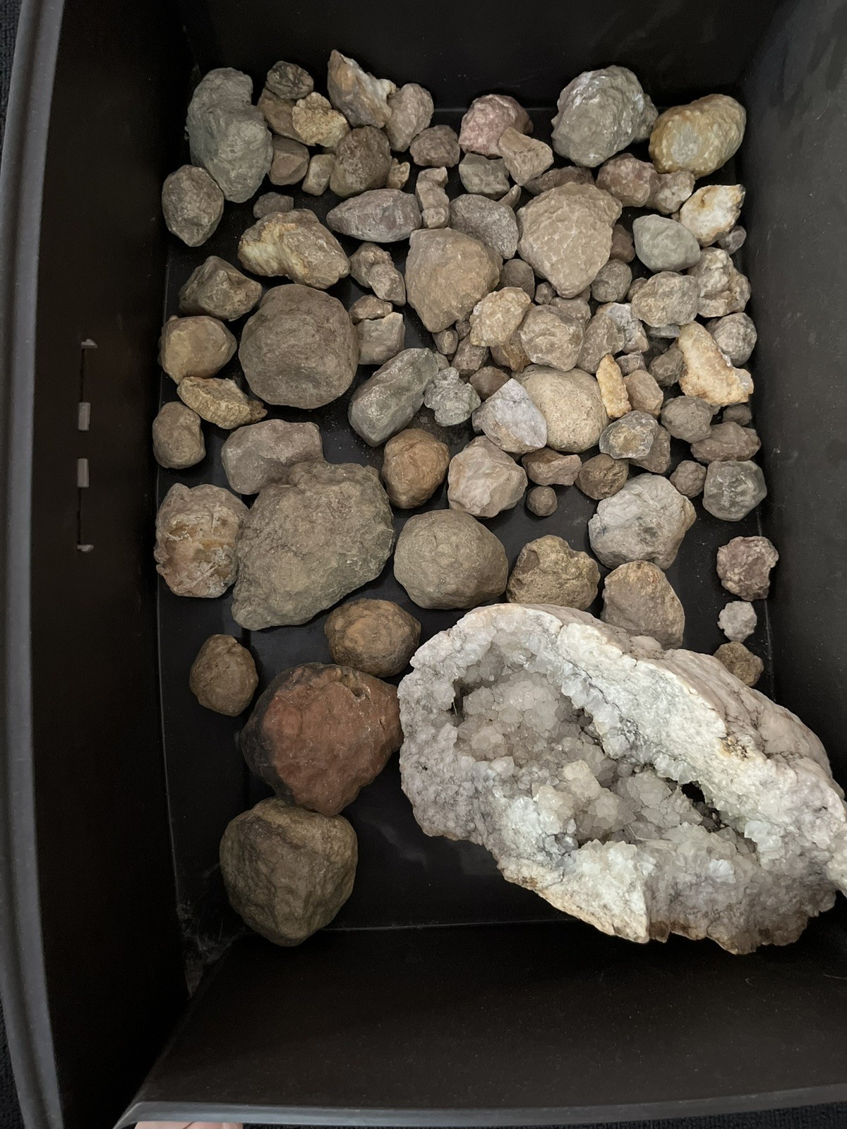 Break Your Own Geodes Gift Box (8-LARGE pcs) Unopened Indiana Crystal Geodes