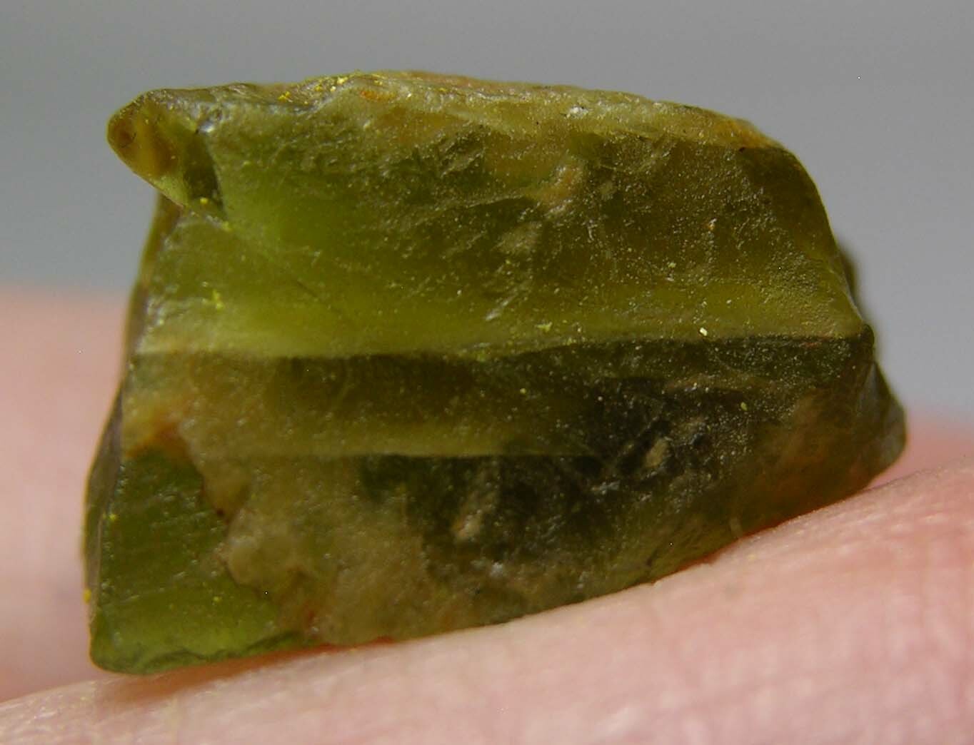 15.40ct Vietnam Dac Lak 100% Natural Rough Peridot Crystal Specimen 18mm 3.10g