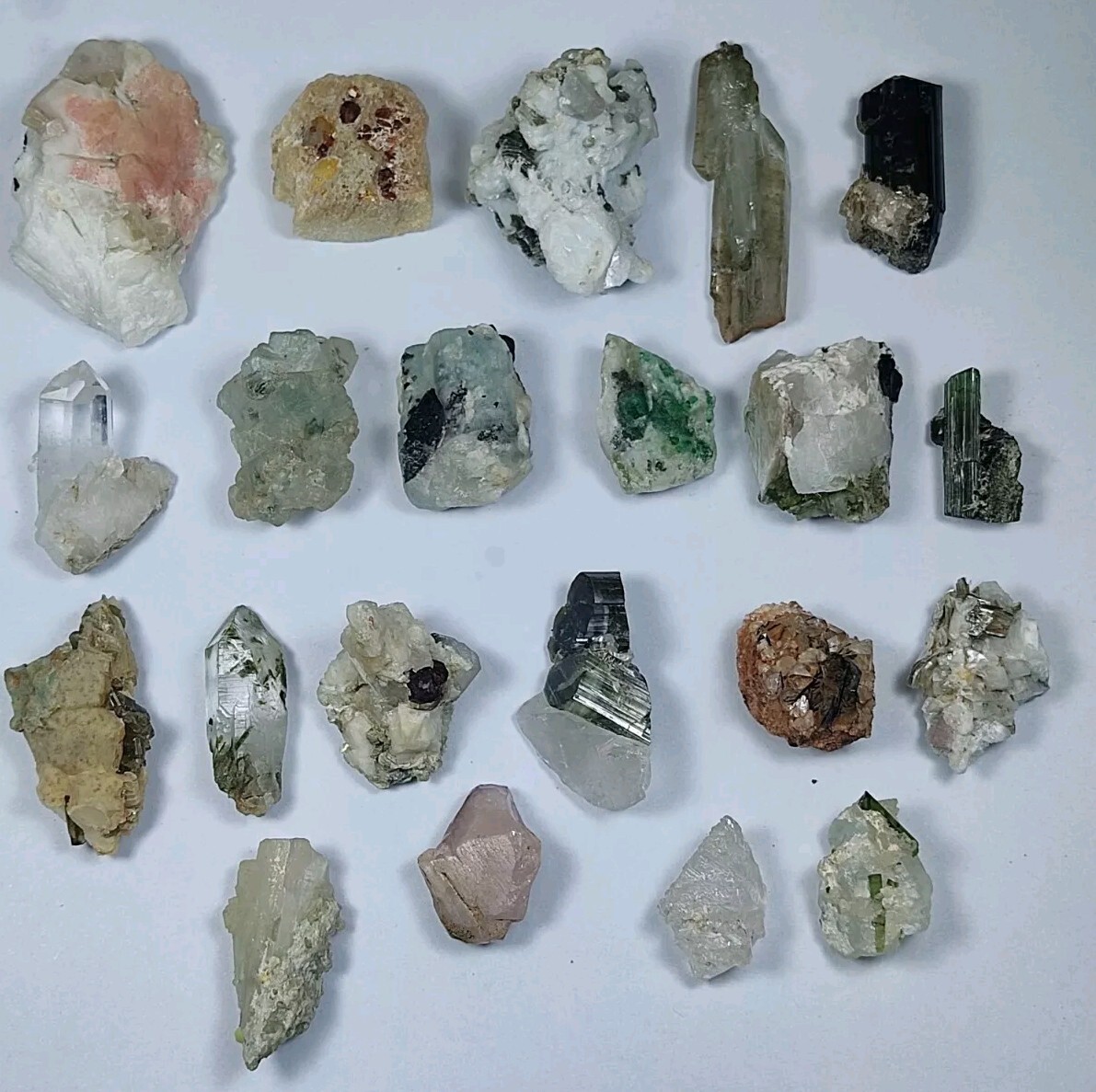 185 gms Of Aesthetic & Terminated Mix Lot Of 21 Pieces Having Nice Formations.