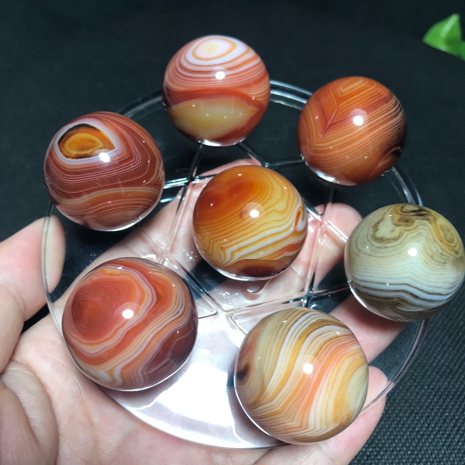 195g 7pcs 26mm Polished Silk Banded Lace Agate Ball Madagascar+base 476