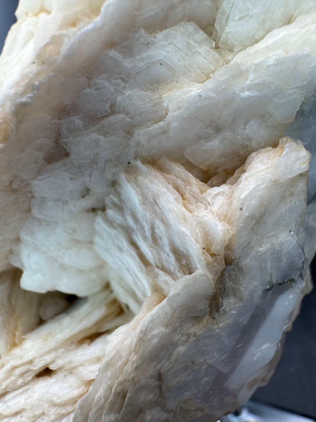 6672 Lovely White Petal Calcite with Pink UV Hu Bei 654g