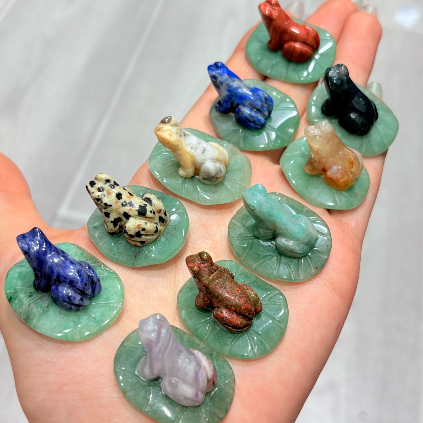 5pc Natural mix Quartz hand Carved Mini frog crystal carving reiki