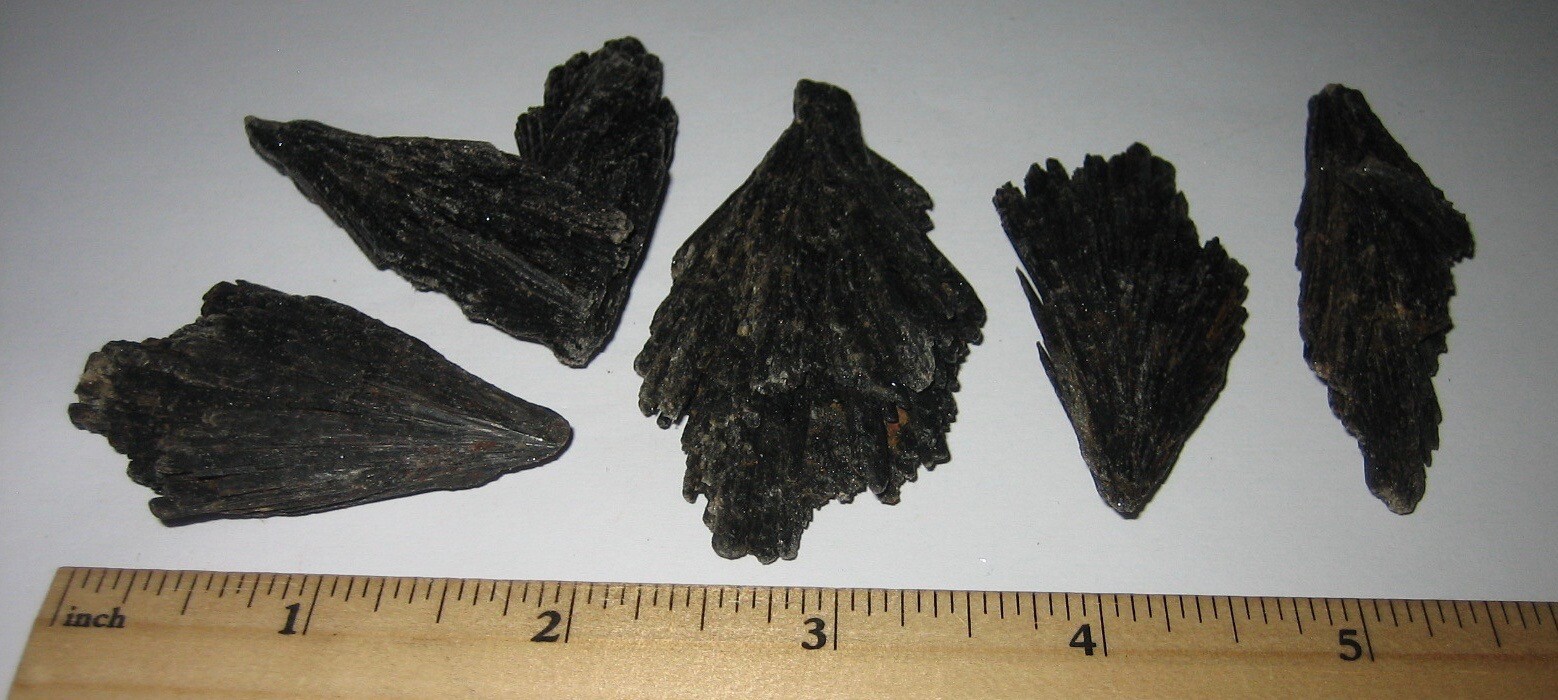 5 NATURAL ROUGH 2″-2.6″ BLACK KYANITE CRYSTAL SPRAY CLUSTERS BRAZIL ~ 99.2g *1