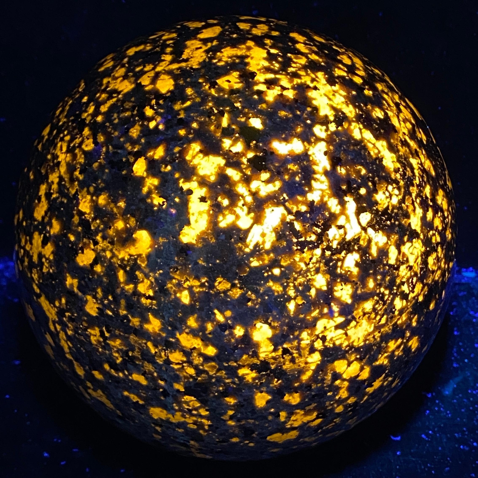 Natural Flame’s stone Sphere crystal ball reiki healing 5660G UV Reactivecrystal