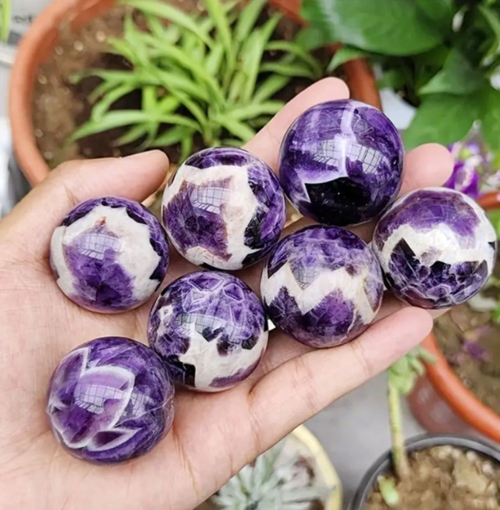 Natural Dreamy purple crystal Sphere Ball Reiki Healing stone Meditation Decor