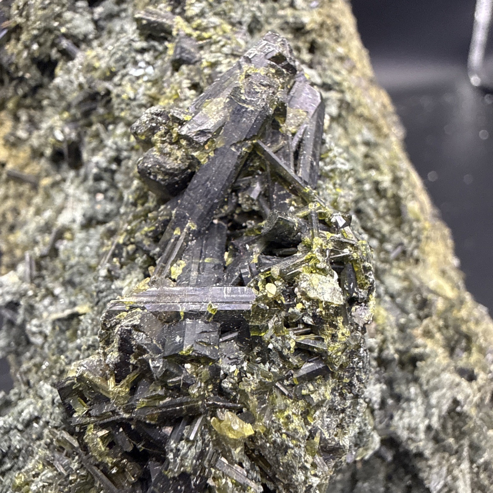 2.5 Lb Large Natural Epidote On Matrix From Pakistan. A+ Specimen,Minerals,Gems.