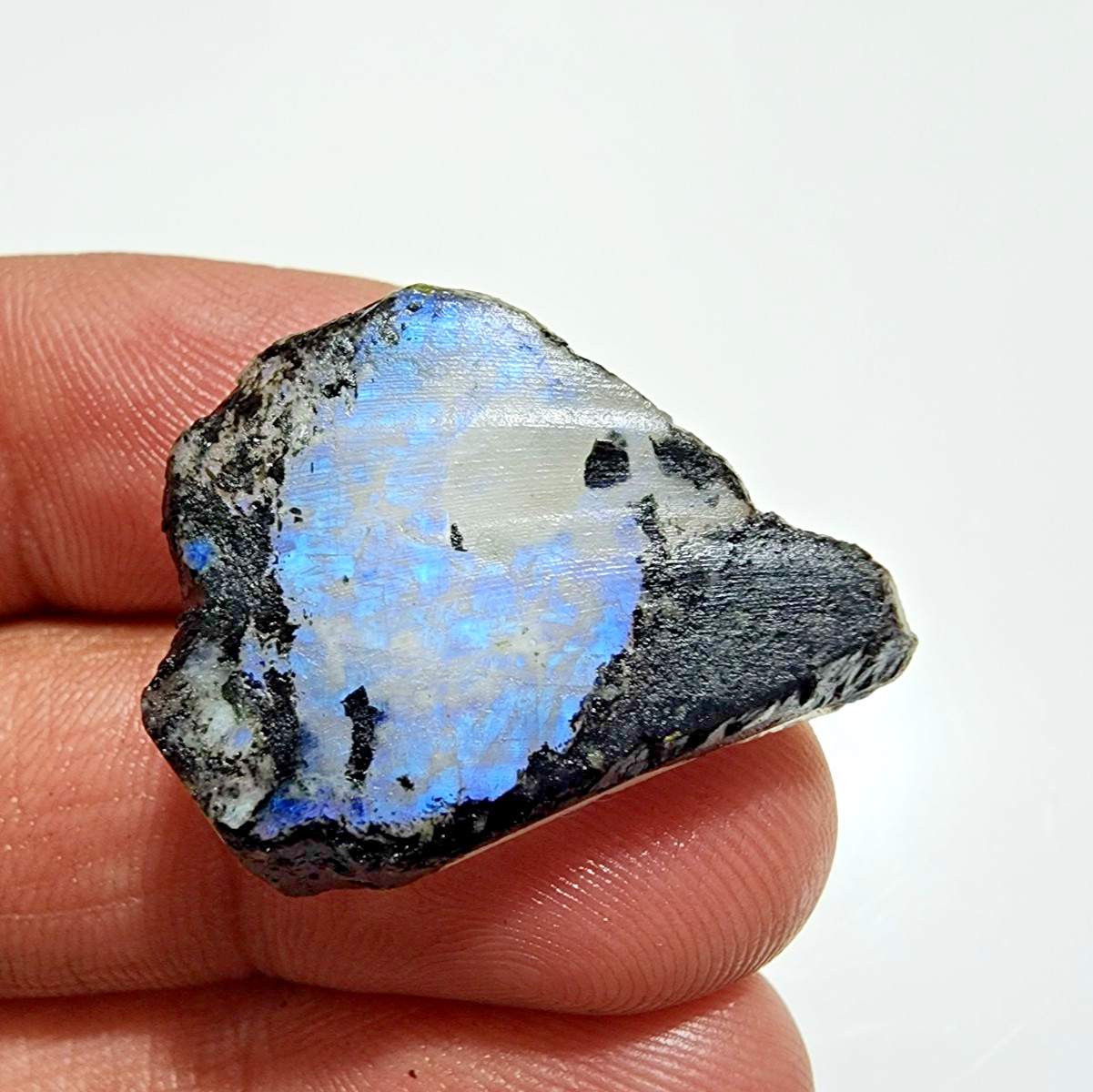 Amazing AAA+ White Rainbow Moonstone Rough 39 Crt Loose Gemstone Jewelry Making